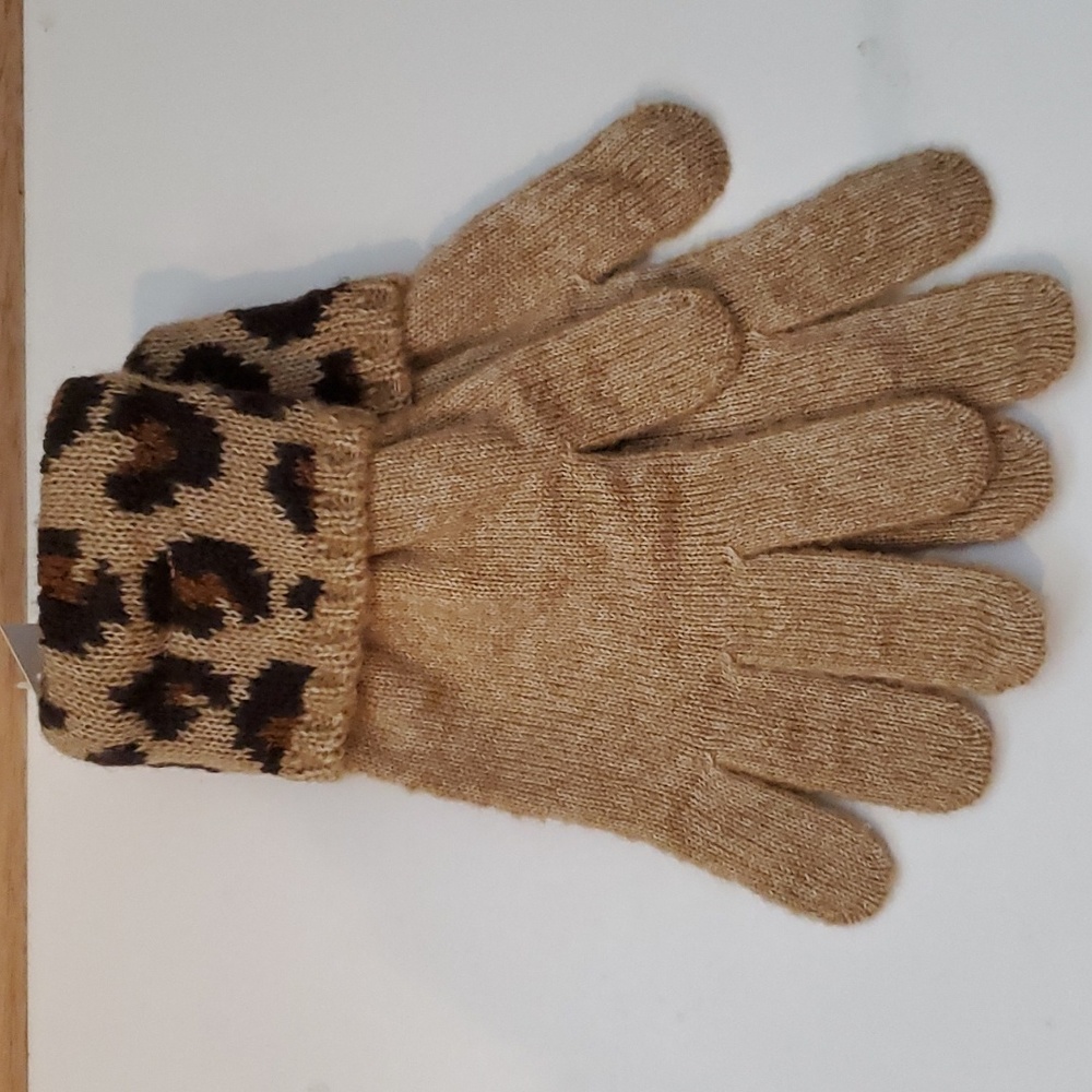 Amanda Blu Women's Leopard Gloves